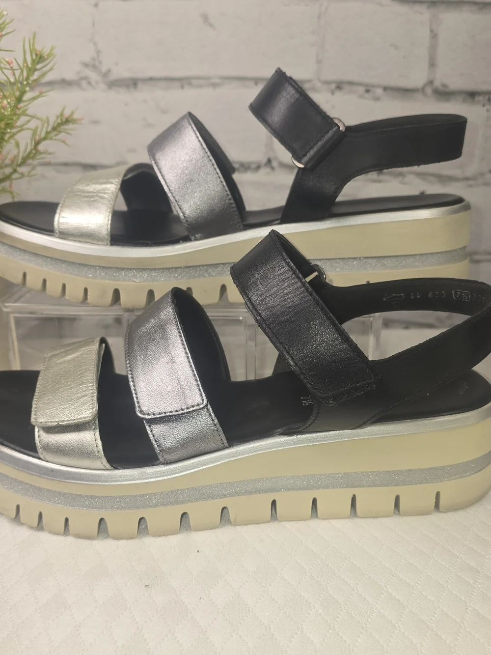 GABOR BILLIE PEWTER\BLACK METALLIC TRIPLE STRAP PLATFORM SANDAL WOMENS 7.5